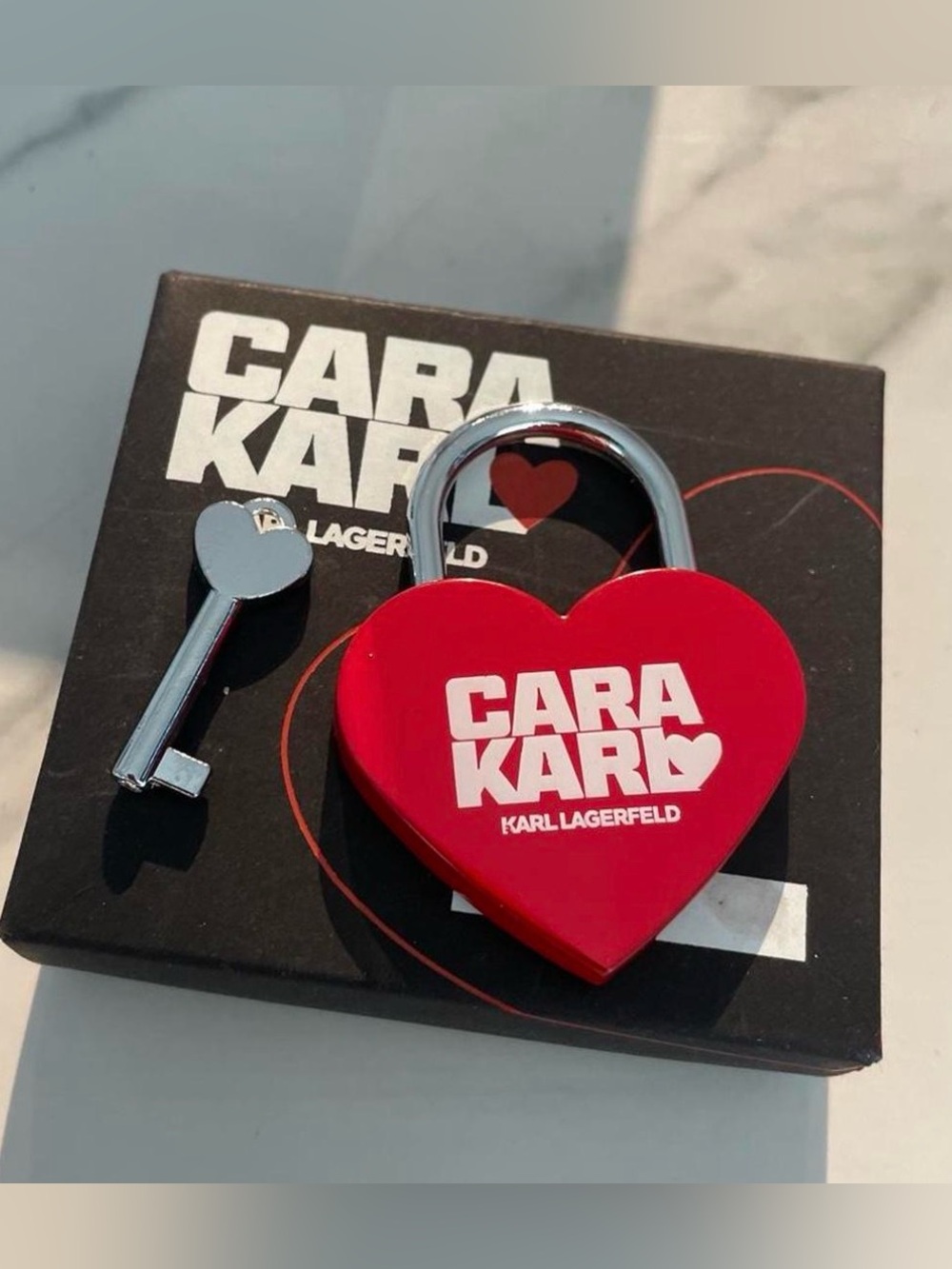 Karl Lagerfeld✨❤️💝🗝️Red Heart Padlock with Silver Key